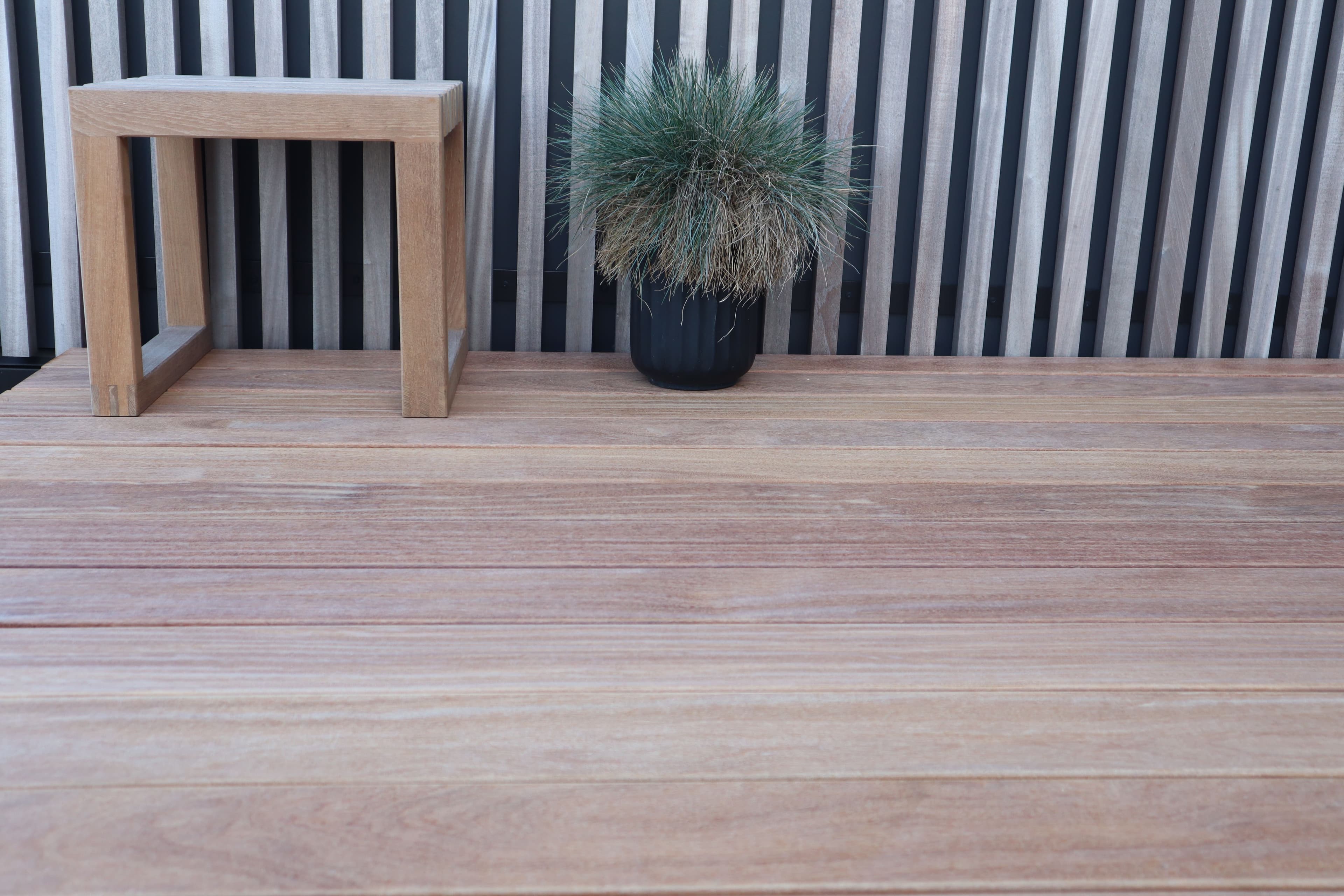 Terrassebord i Cumaru referanseprosjekt