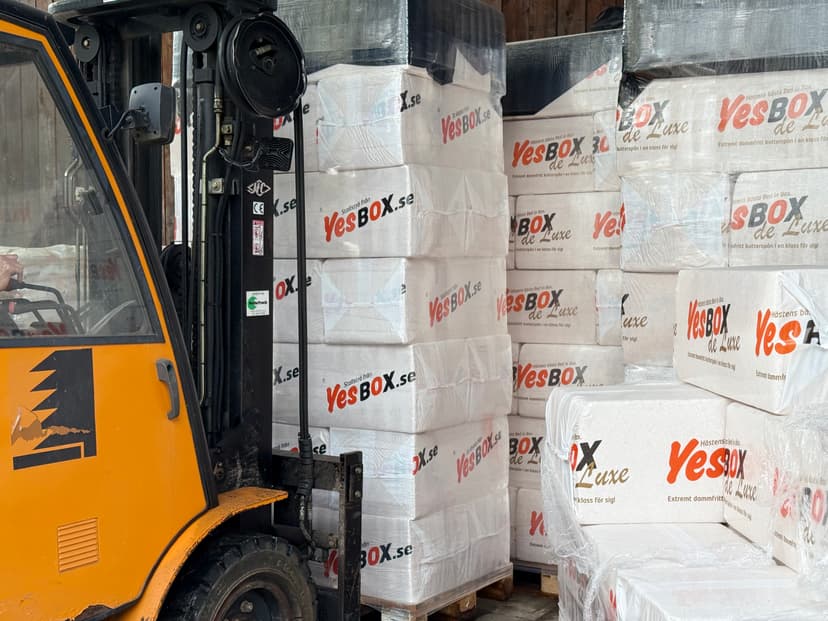 Trucklasting av YesBox kutterflis-paller